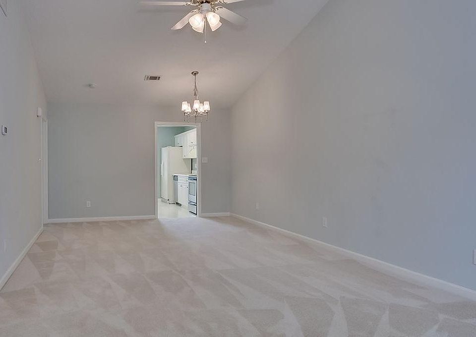 2nd image of 563 Edgecliff Ln