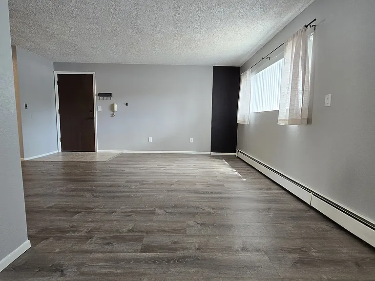 1140 Walnut Ave #8 — Photo 3