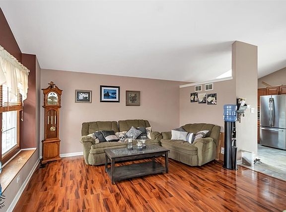 3rd image of 7627 W Glenshire Dr