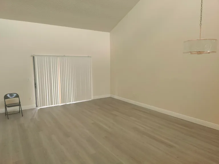 302 Lakeview Dr E #302 — Photo 4