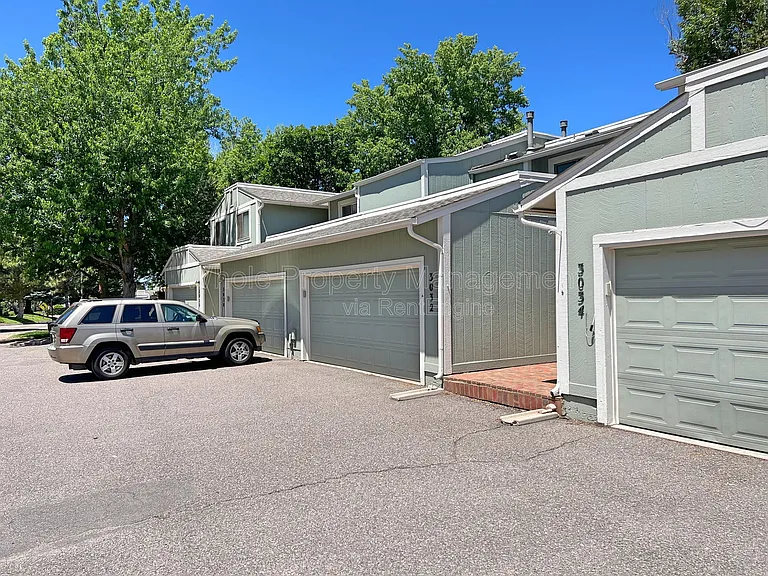 3032 S Macon Cir — Photo 4