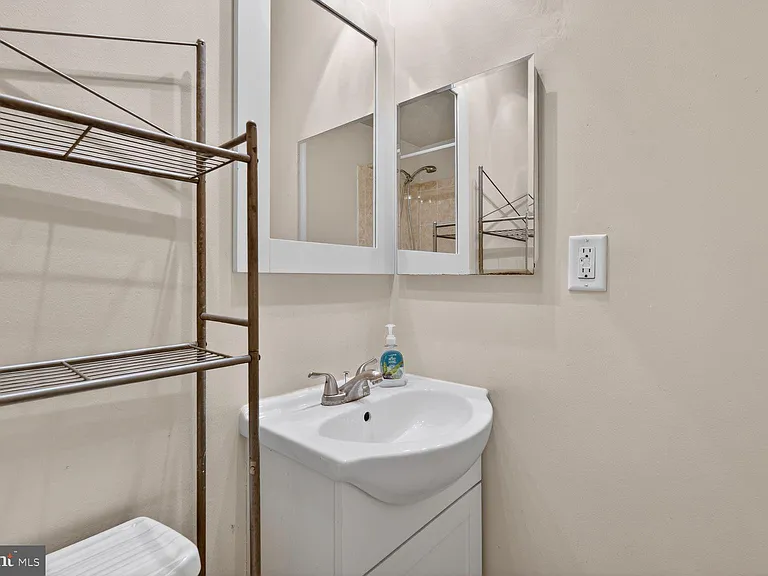 1820 Swann St NW #4 — Photo 13