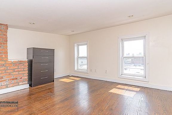 4th image of 299 Maujer St #3F