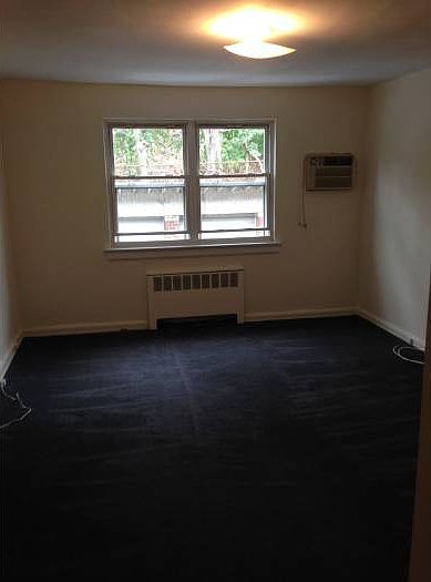 1st image of 22423 Kingsbury Ave