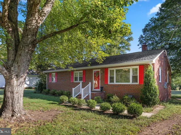 8251 Hickory Dr, King George, VA 22485