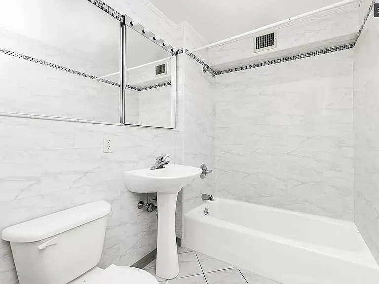 420 E 11th St #1A — Photo 8