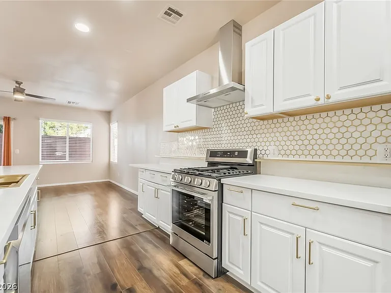 10471 Masons Creek St — Photo 7