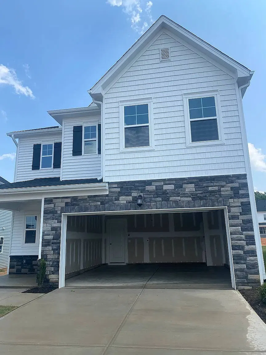 4 bed, 2750 sqft, $2,490 — Photo 1