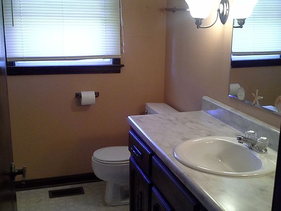 5th image of 301 Valley View Dr