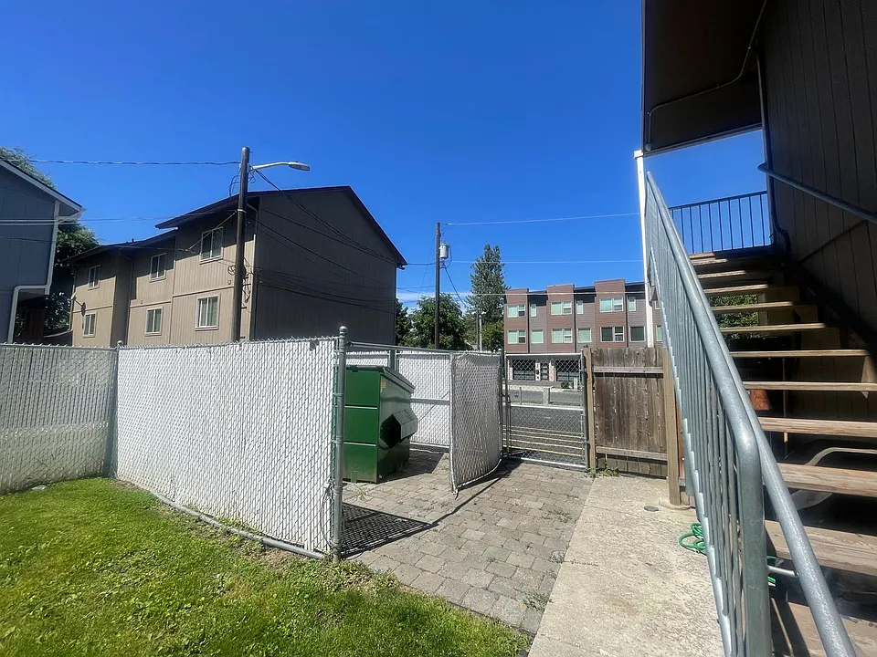 Building Photo 5