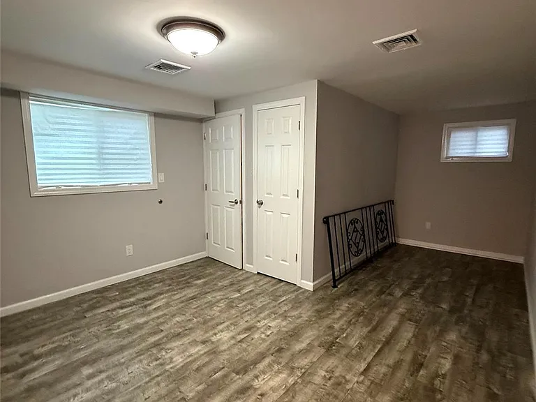 24 California Ave — Photo 11