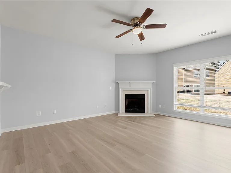 1947 Lakeshore Overlook Cir NW — Photo 8