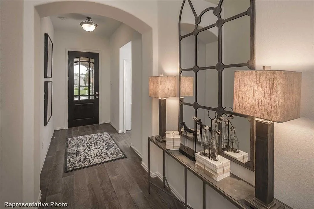 4 bed, 2207 sqft, $2,595 — Photo 3