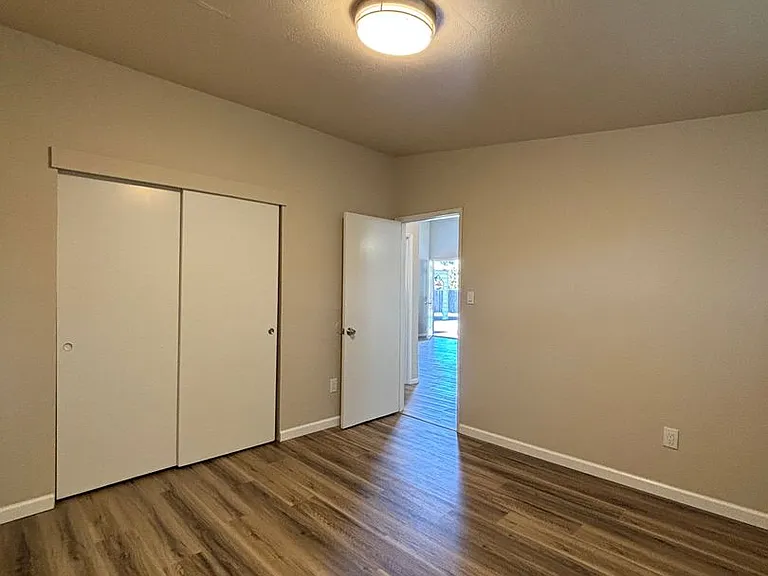 R1257 SW Plummer Ave — Photo 5