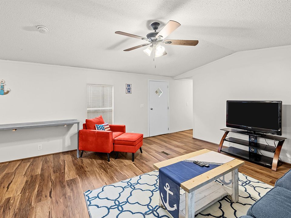 7th image of 135 Canary Cir