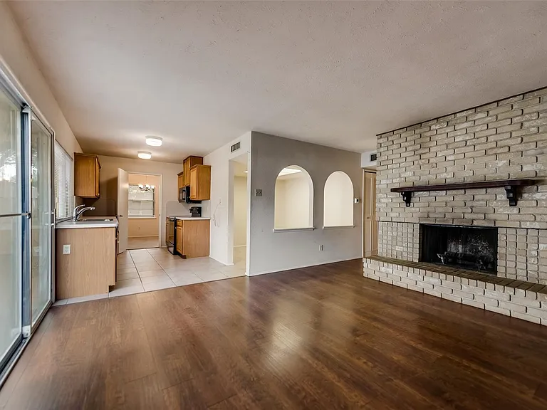 1429 Whitehall Dr — Photo 11