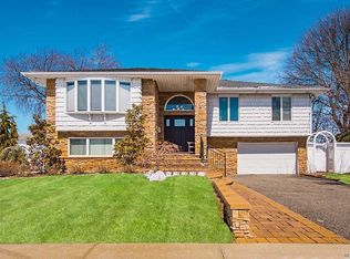 6 Admiral Rd, Massapequa, NY 11758