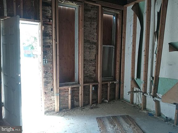 2nd image of 2100 Wilhelm St