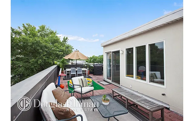 Sold by Douglas Elliman | media 21