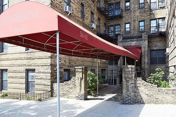 Sold by Keller Williams Realty Landmark | media 14