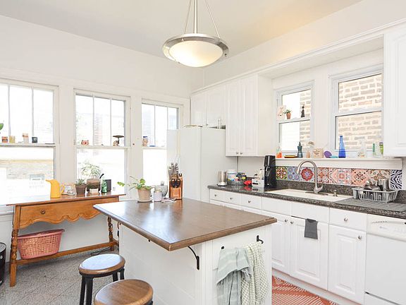 4th image of 2610 W Superior St #1
