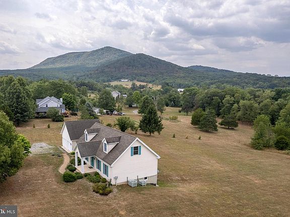 5th image of 317 Strawberry Ln