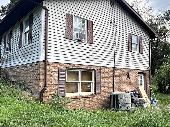 2nd image of 2154 Golf Course Rd