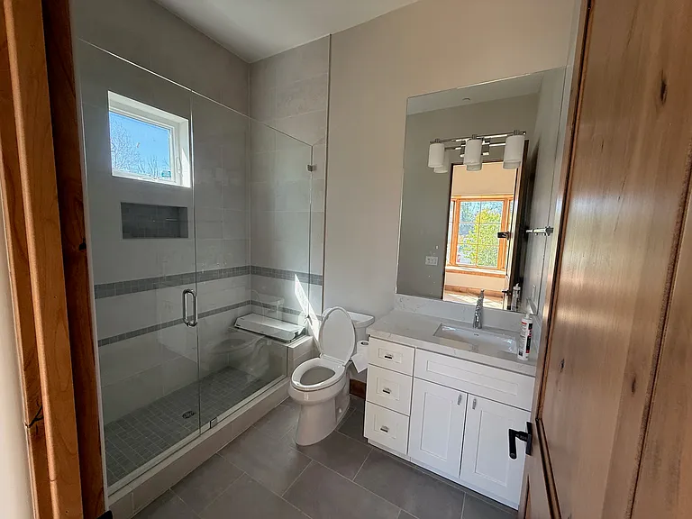 1139 Roy Ave — Photo 3