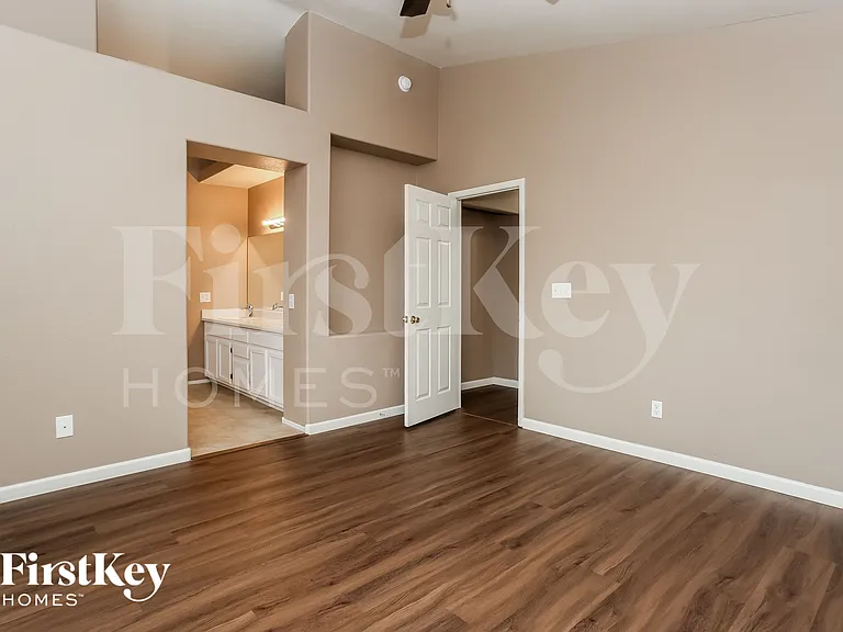 9135 Green Frost Dr — Photo 9