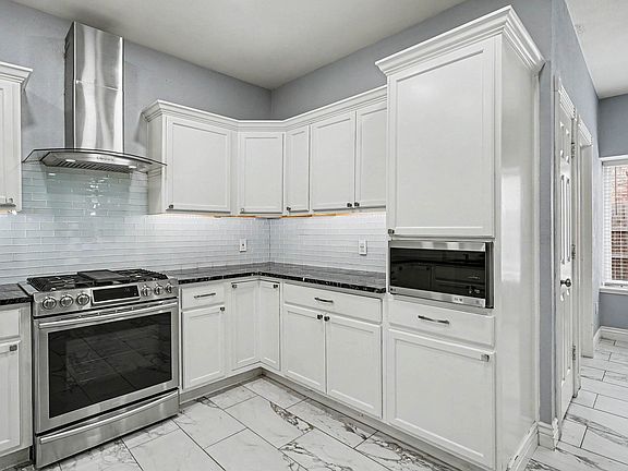 5th image of 4332 Greenwood Ln