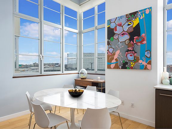 4th image of 2728 Thomson Ave #426