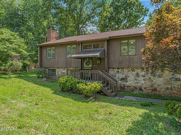 3rd image of 515 Echo Valley Rd
