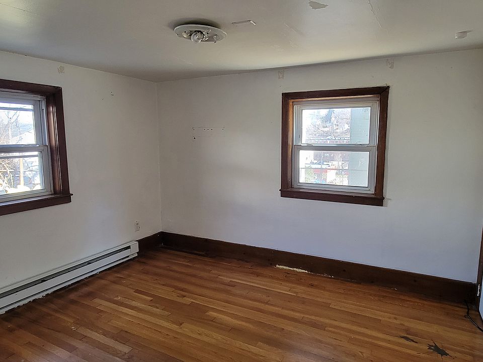 2nd image of 32 Chilmark St #Basement