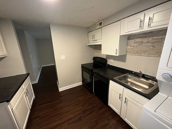 2nd image of 1581 E Mound St APT 1A