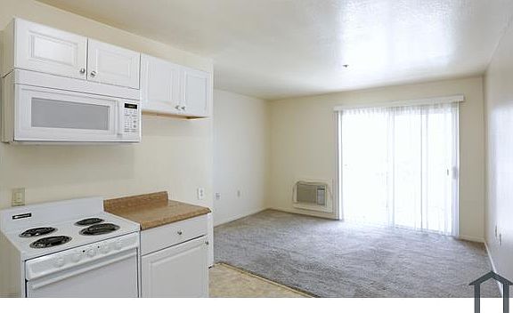 3rd image of 2525 Highland Ave
