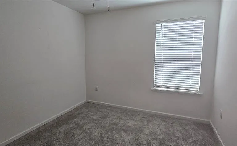 3980 NE 34th Ave — Photo 14