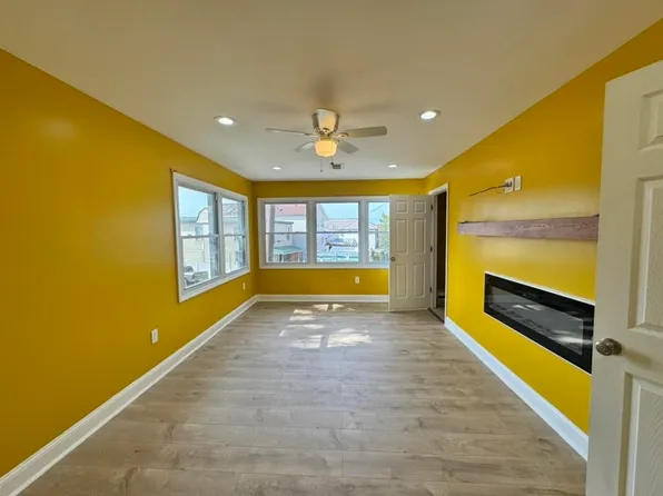 72 Sterling Avenue image 2 of 30