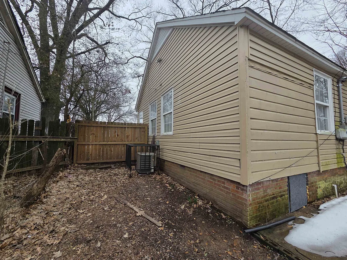 Building Photo - 3458 Radford Rd