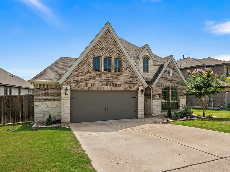 343 Eagle Ford Dr — Photo 2