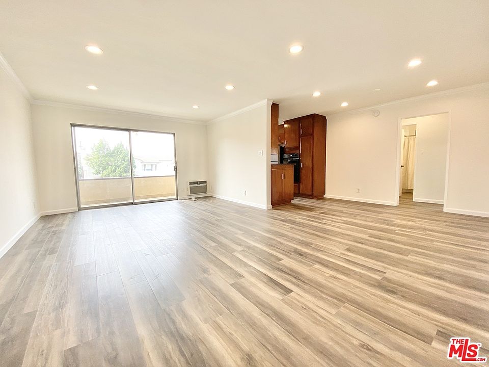 1st image of 1444 S Canfield Ave #6