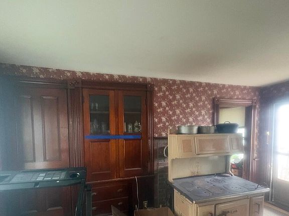 4th image of 51 Parmenter Road