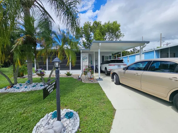 15926 Blue Skies Dr, North Fort Myers, FL 33917