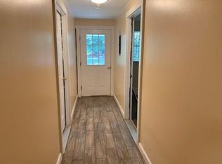 52 Lawrence St APT 8, Clinton, MA 01510