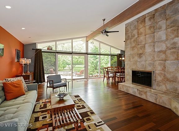 3rd image of 22W709 Elmwood Dr