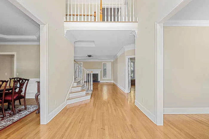 8 bed, 5.0 bath, 6200 sqft, $5,295 — Photo 3