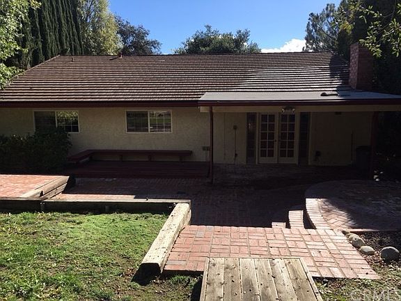 4th image of 689 W Montecito Ave