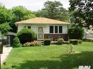 83 Adams Ave, Brentwood, NY 11717