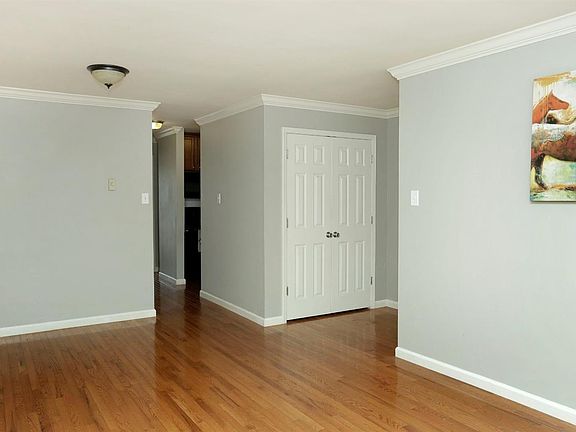 5th image of 125 Forest Ave APT 3107