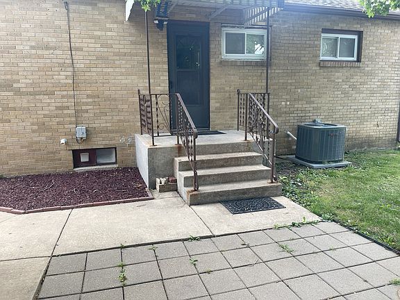 3rd image of 1750 Campbell Ave