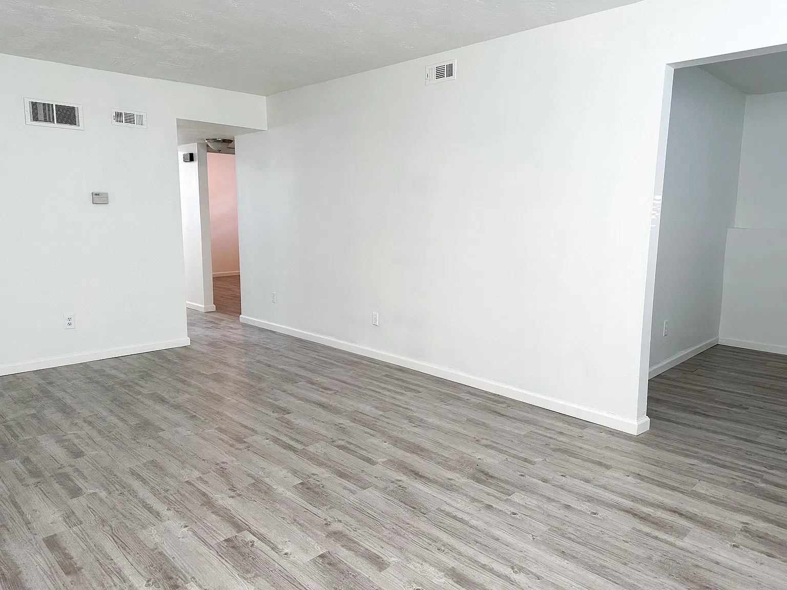 2 bed, 886 sqft, $1,100 — Photo 3